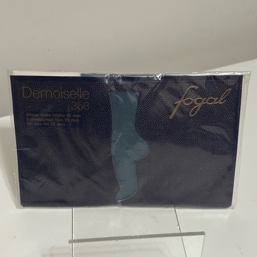 Fogal Demoiselle 15 denier sheer knee-high stocking Women’s Size Small/Medium